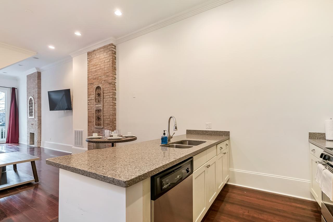 Апартаменты Charming 2Br On Carondelet By Hosteeva Новый Орлеан Экстерьер фото